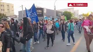 Docentes estudiantes y gremios se movilizan por la UNLPam [upl. by Eimareg]