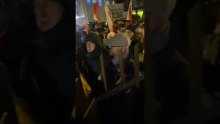 Demonstracja w Poznaniu Mariusz Mariusz trzymaj się Wszystkich nas nie zamkną [upl. by Jere]