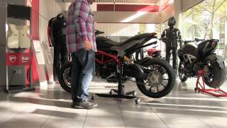 Cavalletto Alza Moto Centrale ConStands Power Ducati Hypermotard 821 istruzione [upl. by Oelak]