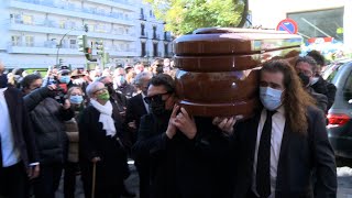 Los restos mortales de Pascual González llegan a la iglesia [upl. by Eanaj]