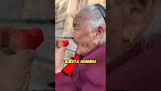 RIUSCIRÀ A MANGIARE LA FRAGOLA LA NONNA😅 shorts [upl. by Elleynad]