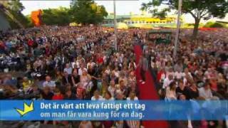 Magnus Uggla  Kung För En Dag Live Allsång På Skansen 2008avi [upl. by Haissi153]