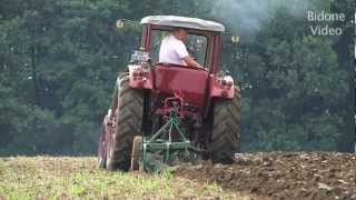 Historisches Pflügen mit alten Traktoren und Schleppern  historic ploughing [upl. by Bowles]