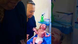 Moro Reflex Test In Babies 😱 [upl. by Anele650]