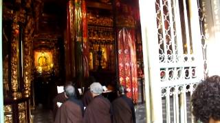 Taiwan Taipei Longshan temple chant monks and people together [upl. by Mmada]