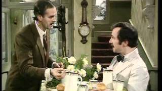 El curioso doblaje de Fawlty Towers 1 de 2 [upl. by Venable]