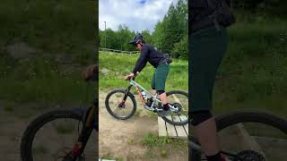 Comment passer un obstacle à vélo être léger mtb tuto vtt quebec france [upl. by Clive48]