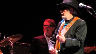 Okie from Muskogee Merle Haggard Bakersfield Fox Theater March 8 2014 [upl. by Drofhsa]