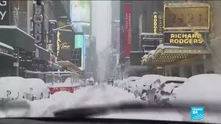 Tempête de neige aux ÉtatsUnis  état durgence à New York [upl. by Ednalrim796]