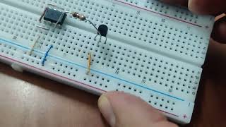 Experimento 22 Alarma despertadora sencilla con 555 en protoboard [upl. by Ullyot]