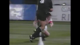 Mark Regan tackling technique sees him kneed in the face [upl. by Thanasi]