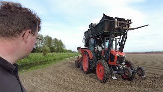 Eerste gladiolen de grond in met nieuwe trekker  Boerenvlog 72 [upl. by Aneelak]