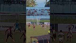 Ramai Rumakiek menabrakkan diri pada Nurhidayat  Persipura vs Persela [upl. by Irrol453]