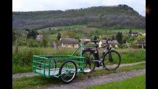 Remorque pour vélo lÉtincelle Métallerie  Maniabilité [upl. by Uhayile]