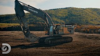 Inconvenientes na mineração com uma escavadeira de esteira  Febre do Ouro  Discovery Brasil [upl. by Herschel24]