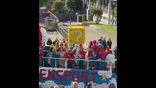 Kramermarkt Oldenburg 2024  Super Mario Wagen „Tresensport“ beim Umzug [upl. by Gennie787]