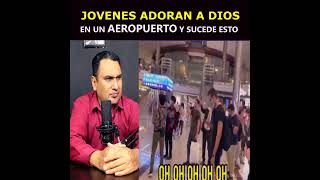 Jovenes adoran a Dios en pleno Aeropuerto [upl. by Tenneb]