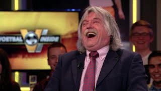 Johan Derksen gaat helemaal stuk om eigen grap over Joke Bruijs  VOETBAL INSIDE [upl. by Aerdnahc]