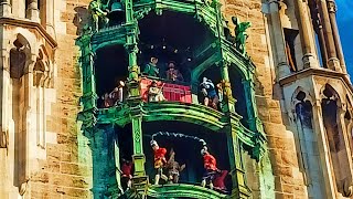 Glockenspiel il carillon di Marienplatz Monaco di Baviera [upl. by Caravette]