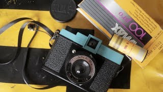 Charger UNE PELLICULE dans un DIANA F [upl. by Joshuah]