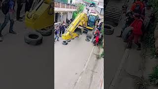 Excavator cement road mat tire walking process [upl. by Anaeco123]