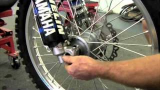 The correct way to tighten your dirtbikes front wheel [upl. by Yennep]