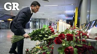 Lloran a víctimas de avionazo en Irán [upl. by Ettenal]