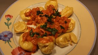 Tortellini mit Tomaten Schmand Soße [upl. by Leasia47]