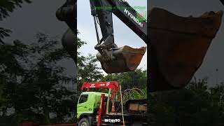 33 Ton Excavator VS 15 Ton Truck shorts excavator trucks alatberat [upl. by Norbert255]