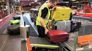 Transfer Belt  Baggage handling with Power Stow´s ergonomic unloading aid [upl. by Alisia]