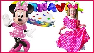 Disney Minnie A la recherche du déguisement de carnaval  Shopping mardi gras [upl. by Ansell]