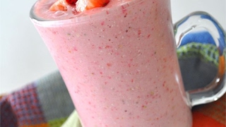 Easy Strawberry Oatmeal Breakfast Smoothie Recipe [upl. by Anaek]