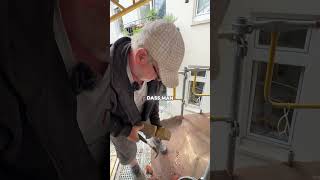 Stein aufteilen 🔨 handwerk ausbildung baustelle zimmermann maurer stein [upl. by Tnarg]