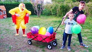 UNE POULE GÉANTE VOLE NOS OEUFS DE PÂQUES   Kids pretend play with a giant chicken surprise eggs [upl. by Uolymme280]