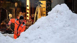 Nach heftigen Schneefällen  hohes Lawinenrisiko in der Schweiz [upl. by Dnomhcir]