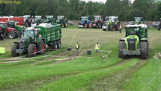 Claas 5000 Xerion vs Fendt 933 vario [upl. by Nerland]