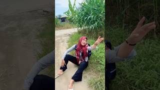 Mami jatuh keripikkentangmasboy short youtubeshorts comedy humor fyp trending [upl. by Cammi400]