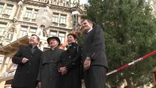 Münchner Marienplatz Josef Schmid stellt neuen Christbaum vor [upl. by Htebilil]