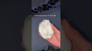 Colocando slime na neve ❄️ comentem mais coisas para eu fazer com a slime slime asmr slimeasmr [upl. by Oirazan]