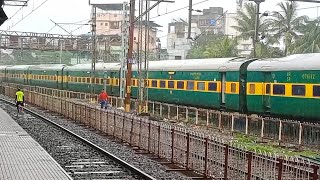 Garib Rath Exciting Arrival with WAG9 locomotive at Thane  KCVL LTT Garib Rath Express [upl. by Mccowyn]