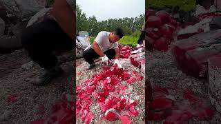 Este hombre encontró una piedra de cristal increíble 😮 [upl. by Gabe]