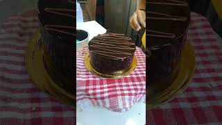 Chocolate cake design shortsfeed cake shorts youtubeshorts chocolatecake [upl. by Otrebile]