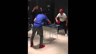 C罗 vs 恒大小将 这次是乒乓球！ Cristiano Ronaldo played ping pong with chinese [upl. by Erialcyram]