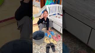 Satu sandal 5ribu 🤣 shortvideo sambilancuan [upl. by Dorrej]