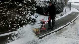 ELEKTRO KEHRBESEN AKKU Schneeräumer SCHNEEFUCHS SCHNEESCHIEBER mit irrer Schubkraft [upl. by Rue]