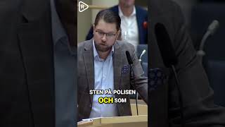 Mira kollar på riksdagens partiledardebatt [upl. by Floeter48]