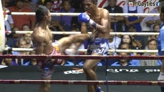 Muay Thai Fight  Nong O vs Chamuaktong Rajadamnern Stadium Bangkok  2nd April 2015 [upl. by Adnofal]