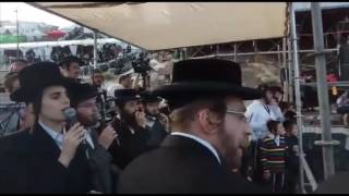 Motty Steinmetz amp Ahrele Samet Sing  Toldos Avraham Yitzchok Bonfire In Meron  20175777 [upl. by Nauqaj830]