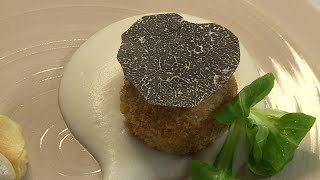 Une entrée de chef  croquette de topinambour à la truffe noire avec crème de café grillé [upl. by Tyra829]