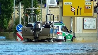 Wasserschutzpolizei amp THW Pirna beim im Hochwasser 2013 62013 [upl. by Druce]